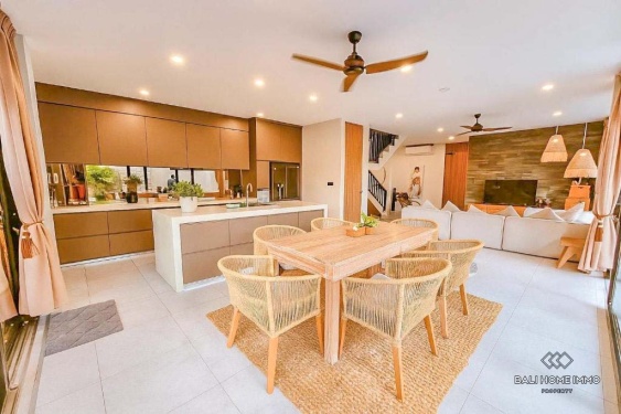 Beautiful 4 Bedrooms villa inside a villa complex in Bali, Canggu, Batu Bolong