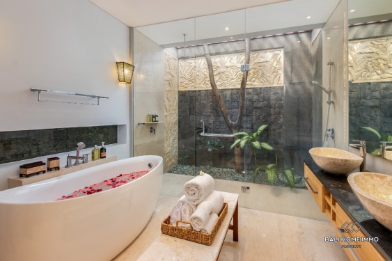 Image 13 from Beautiful 4 Bedrooms villa with joglo for sale leasehold in Bali Seminyak center