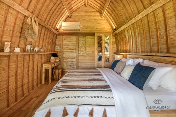 Image 10 from Beautiful 4 Bedrooms villa with joglo for sale leasehold in Bali Seminyak center