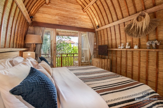 Image 11 from Beautiful 4 Bedrooms villa with joglo for sale leasehold in Bali Seminyak center