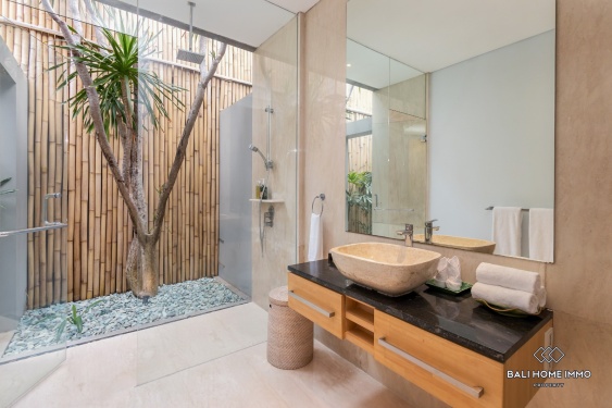 Image 12 from Beautiful 4 Bedrooms villa with joglo for sale leasehold in Bali Seminyak center