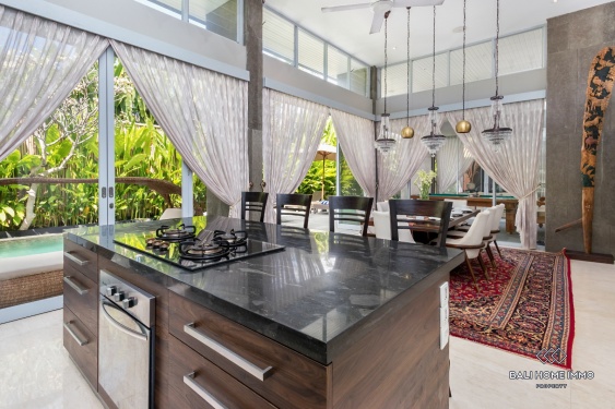 Image 6 from Beautiful 4 Bedrooms villa with joglo for sale leasehold in Bali Seminyak center