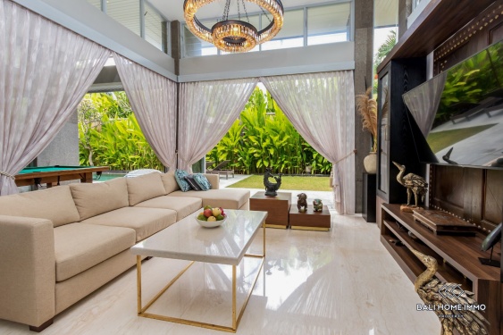 Image 4 from Beautiful 4 Bedrooms villa with joglo for sale leasehold in Bali Seminyak center