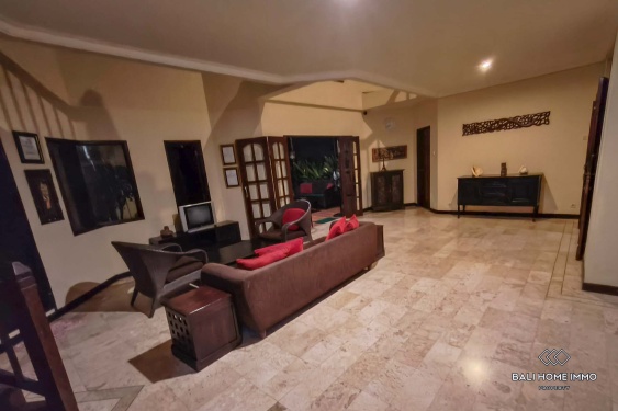 Villa keluarga indah dengan 5 kamar tidur dijual di Bali, Batu Belig.
