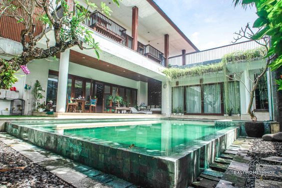 Image 1 from Belle villa de 5 chambres à vendre en pleine propriété à Bali Kerobokan