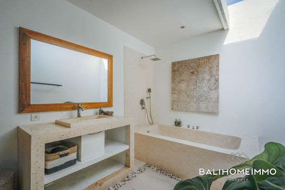 Image 12 from Belle villa de deux chambres à Kerobokan à vendre