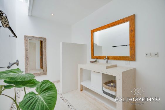 Image 11 from Belle villa de deux chambres à Kerobokan à vendre