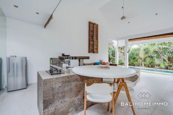 Image 8 from Belle villa de deux chambres à Kerobokan à vendre