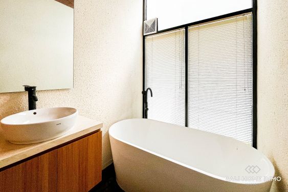 Image 8 from VILLA NEUVE DE 2 CHAMBRES À VENDRE EN PLEINE PROPRIÉTÉ À KUTUH PRÈS DE LA PLAGE DE PANDAWA