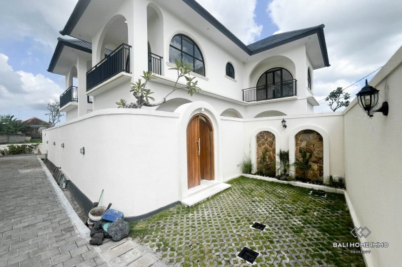 Image 13 from Villa keluarga baru dengan 3 kamar dijual di Buduk Canggu.