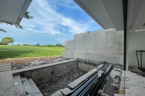 Image 6 from Villa Baru dengan 3 Kamar Dijual di Bingin - Pemandangan Lapangan Golf, Kolam Renang, dan Hutan