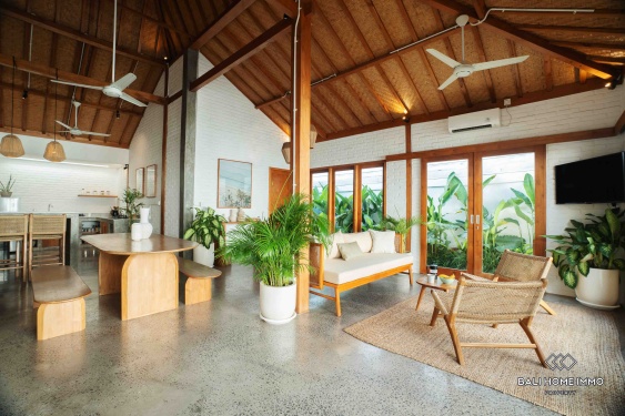 Image 3 from Villa de 3 chambres récemment rénovée, de style Joglo, à vendre en bord de mer à Pererenan.