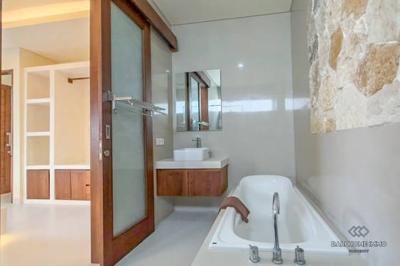 Image 19 from Brand new 3 Bedrooms villa with rooftop for sale in Bali Canggu berawa