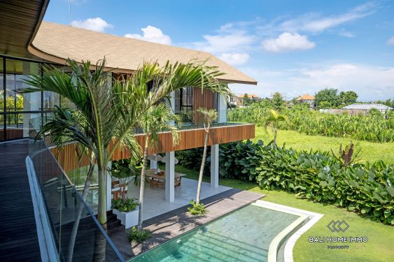 Image 3 from Villa de luxe de 5 chambres à coucher à vendre avec bail à Bali Tumbak Bayuh