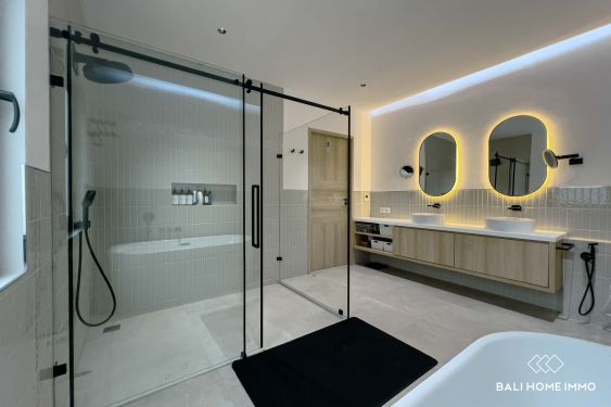 Image 17 from Villa moderne neuve de 5 chambres à vendre en pleine propriété à Tumbak Bayuh