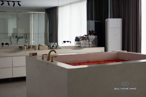 Image 11 from Vila Baru Mediterania Mewah 8 Kamar Tidur Disewakan Jangka Panjang di Bali Tumbak Bayuh