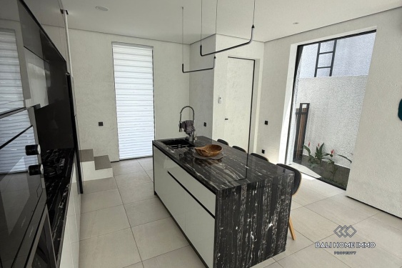 Image 5 from Villa modern baru dengan 3 kamar dijual dengan status hak sewa di Seminyak, Bali.