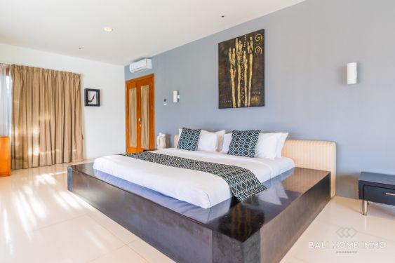 Image 14 from VILLA DE LUXE À COUPER LE SOUFFLE DE 10 CHAMBRES AVEC VUE SUR LES COLLINES DE JIMBARAN À VENDRE