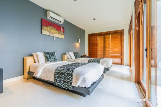 Image 20 from VILLA DE LUXE À COUPER LE SOUFFLE DE 10 CHAMBRES AVEC VUE SUR LES COLLINES DE JIMBARAN À VENDRE