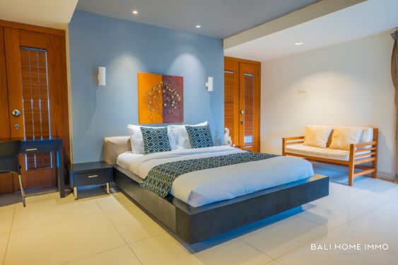 Image 18 from VILLA DE LUXE À COUPER LE SOUFFLE DE 10 CHAMBRES AVEC VUE SUR LES COLLINES DE JIMBARAN À VENDRE