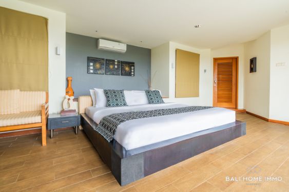 Image 16 from VILLA DE LUXE À COUPER LE SOUFFLE DE 10 CHAMBRES AVEC VUE SUR LES COLLINES DE JIMBARAN À VENDRE