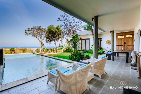 Villa de 3 chambres avec vue imprenable sur l'océan à vendre à Ungasan