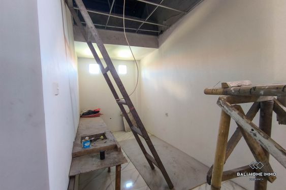 Image 4 from Espace commercial d'affaires, scène centrale sur le quartier animé de Legian