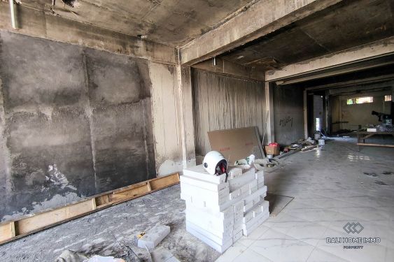 Image 6 from Espace commercial d'affaires, scène centrale sur le quartier animé de Legian