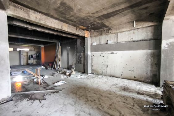 Image 7 from Espace commercial d'affaires, scène centrale sur le quartier animé de Legian