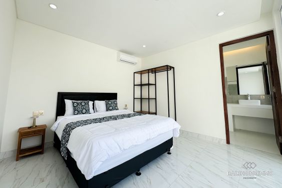 Image 15 from Villa 4 Kamar Tidur Menawan Dijual di Seminyak
