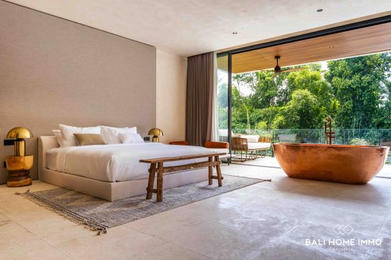 Image 10 from Villa de luxe de 4 + 1 chambres à vendre en location à Bali Pererenan Tumbak Bayuh