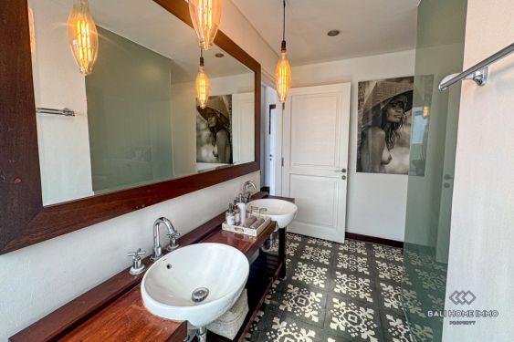 Image 3 from 3 Bedroom Villa for Sale Leasehold walking distance to Double Six Beach Bali