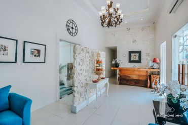 Image 8 from Kompleks 12 unit Villa Dijual di Berawa