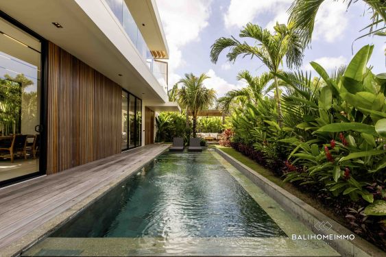 Image 14 from Villa contemporaine de 3 chambres avec vue à Padonan Canggu