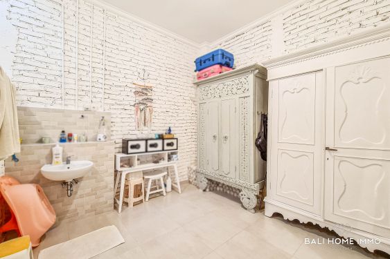 Image 13 from COZY 4 BEDROOMS TOWNHOUSE FOR SALE FREEHOLD IN BALI NUSA DUA