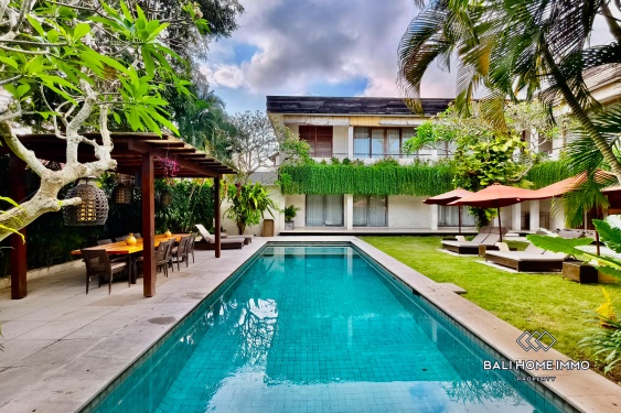 Cozy 5 Bedroom Villa for Sale in Jimbaran