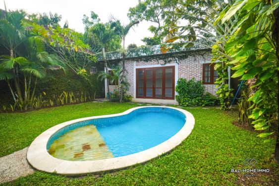 Image 2 from Cozy 5 Bedroom Villa For Sale Leasehold In Bali Kerobokan