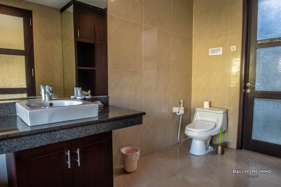 Image 16 from Vila 3 Kamar Tidur yang Mempesona Disewakan Bulanan di Bali Seminyak