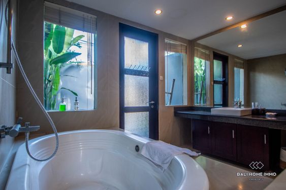 Image 17 from Vila 3 Kamar Tidur yang Mempesona Disewakan Bulanan di Bali Seminyak