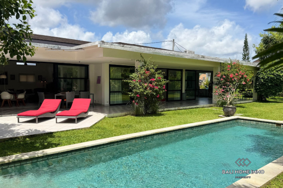 Image 1 from Élégante villa de 2 chambres avec immense jardin tropical à louer à Ubud