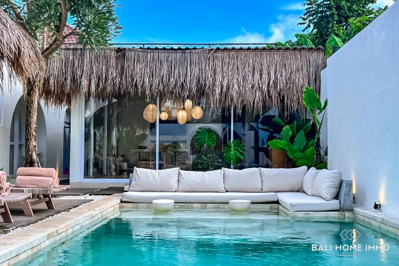Image 2 from Élégante villa tropicale de 3 chambres à vendre à Ungasan, au design naturel chaleureux.