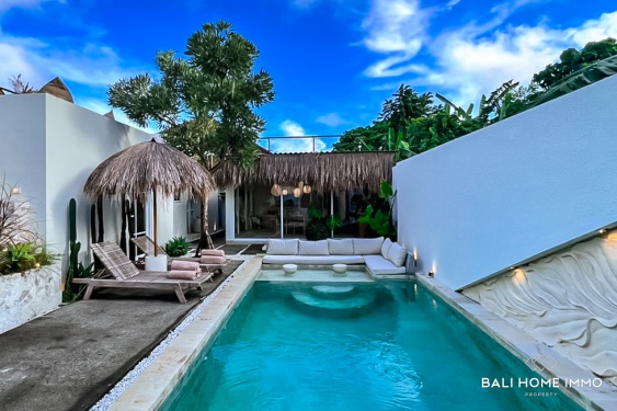 Image 1 from Élégante villa tropicale de 3 chambres à vendre à Ungasan, au design naturel chaleureux.