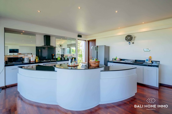 Image 12 from Élégante villa de 4 chambres avec vue sur l'océan et grand jardin à vendre à Ungasan