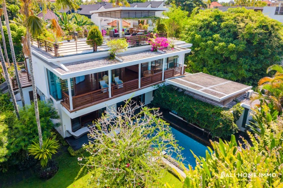 Image 1 from Élégante villa de 4 chambres avec vue sur l'océan et grand jardin à vendre à Ungasan