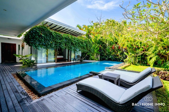 Image 4 from Élégante villa de 4 chambres avec vue sur l'océan et grand jardin à vendre à Ungasan