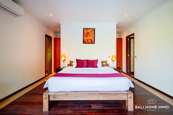 Image 14 from Élégante villa de 4 chambres avec vue sur l'océan et grand jardin à vendre à Ungasan