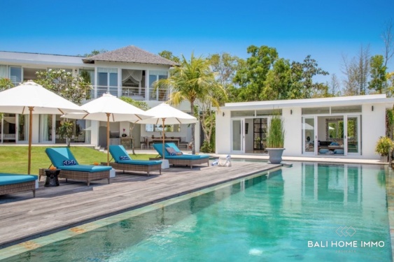 Image 1 from Élégante villa de 5 chambres à vendre à Ungasan avec vue sur la jungle et l'océan