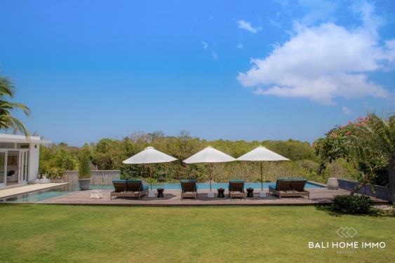 Image 2 from Élégante villa de 5 chambres à vendre à Ungasan avec vue sur la jungle et l'océan