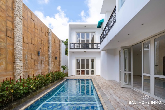 Dijual Vila Elegan 5 Kamar Tidur dengan Pemandangan Laut di Atap Rumah Dekat Pecatu