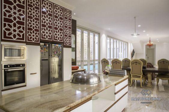 Image 6 from Élégante villa de 5 chambres avec toit-terrasse et vue sur l'océan à vendre près de Pecatu